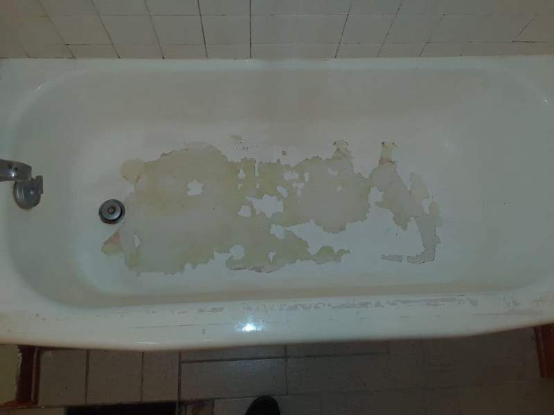 Bathtub Refinishing - Before